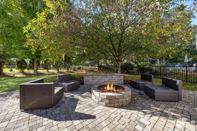 540 Waterford Drive, Oswego, IL 60543