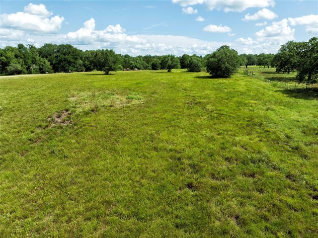 000 Hranicky RD, Schulenburg, TX 78956