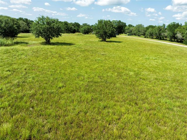 000 Hranicky RD, Schulenburg, TX 78956