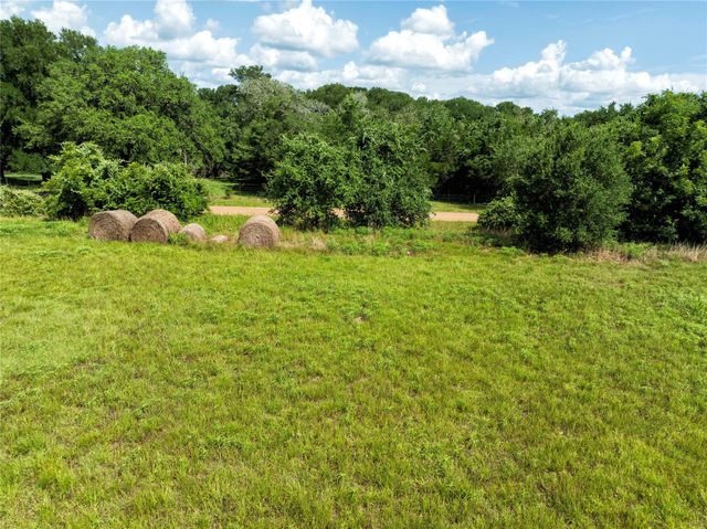 000 Hranicky RD, Schulenburg, TX 78956