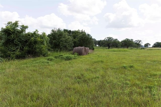 000 Hranicky RD, Schulenburg, TX 78956