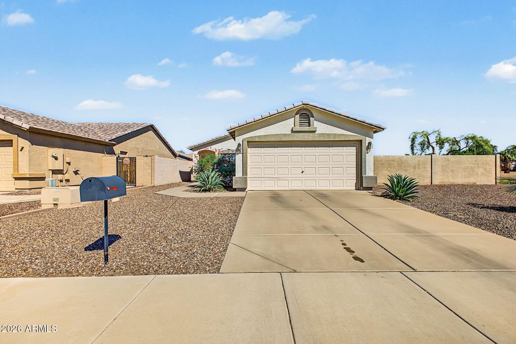 726 E MAHONEY Circle, Buckeye, AZ 85326