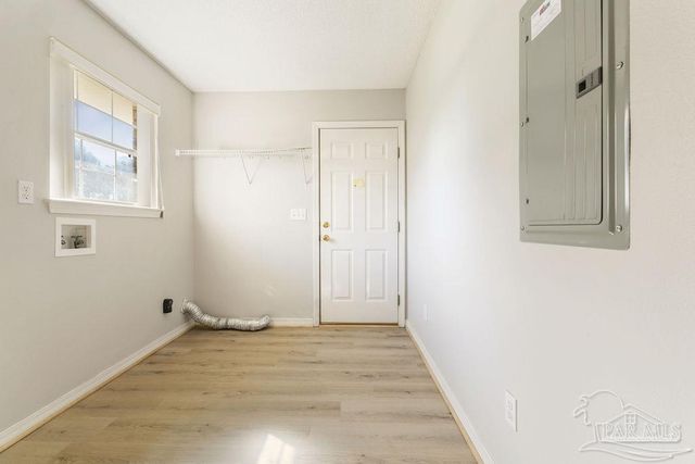1006 Lake Aire Dr, Pensacola, FL 32506