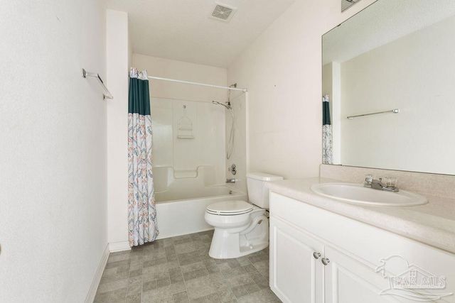 1006 Lake Aire Dr, Pensacola, FL 32506