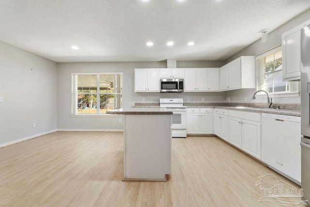 1006 Lake Aire Dr, Pensacola, FL 32506
