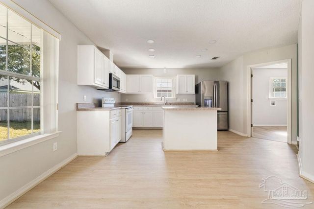 1006 Lake Aire Dr, Pensacola, FL 32506