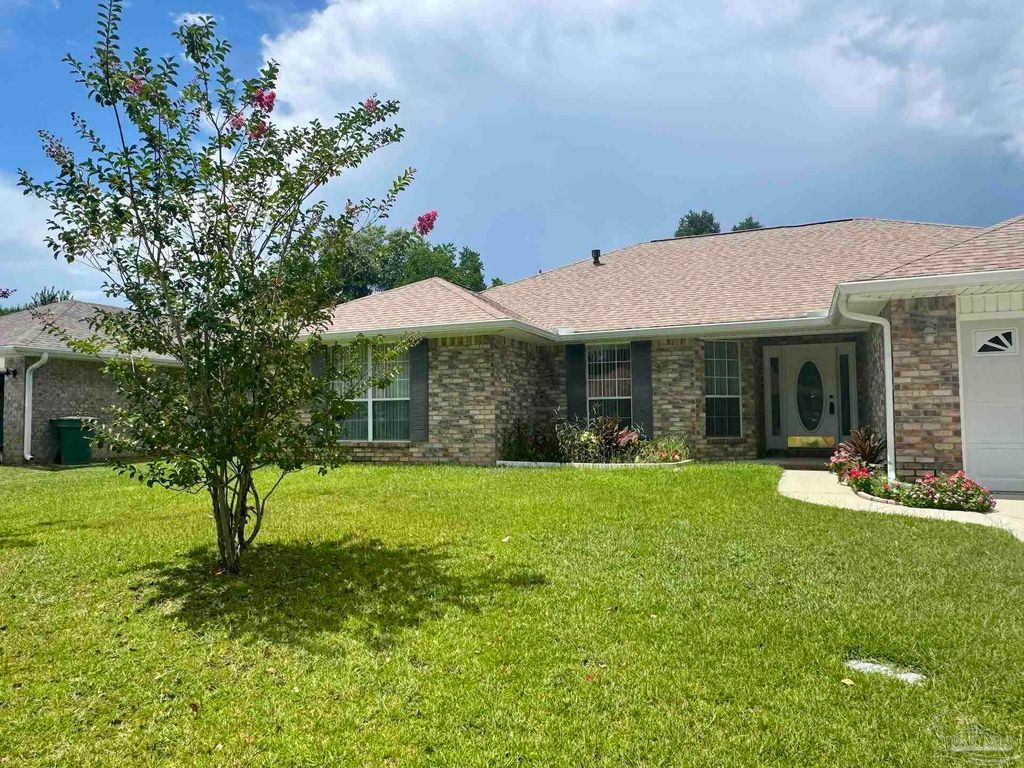 1006 Lake Aire Dr, Pensacola, FL 32506