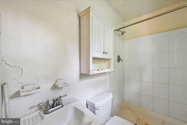 2436 SKYLAND PL SE, Washington, DC 20020