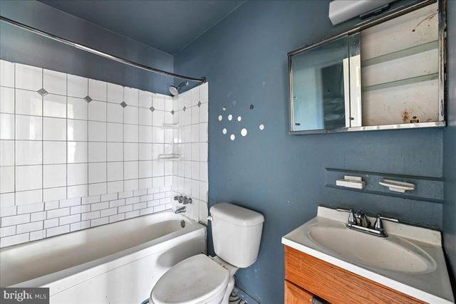 2436 SKYLAND PL SE, Washington, DC 20020