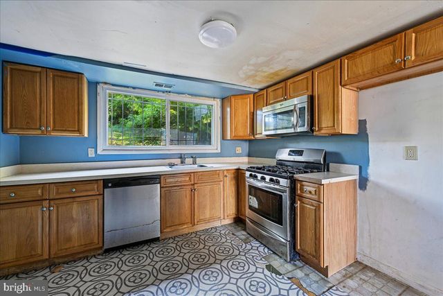 2436 SKYLAND PL SE, Washington, DC 20020