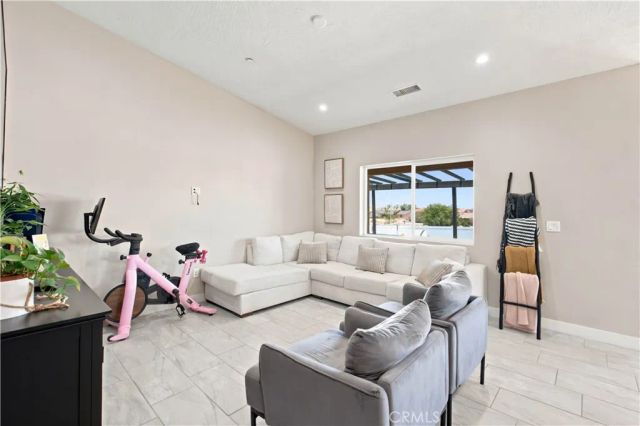 16346 Teton, Victorville, CA 92395