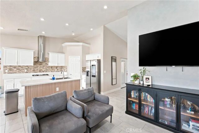 16346 Teton, Victorville, CA 92395