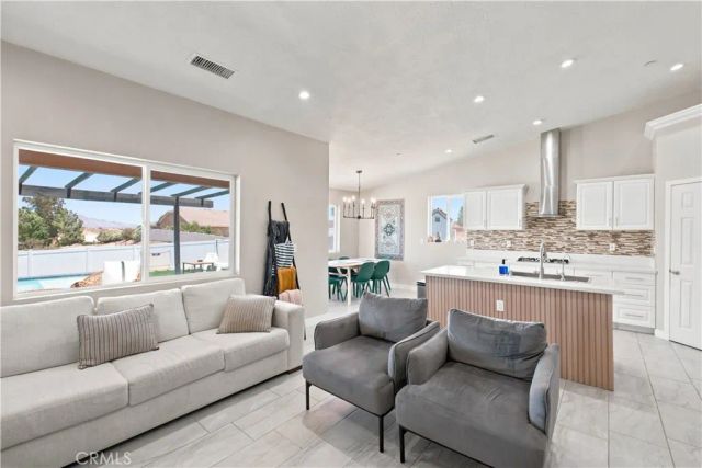 16346 Teton, Victorville, CA 92395