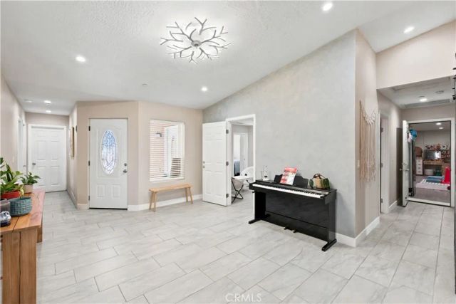 16346 Teton, Victorville, CA 92395