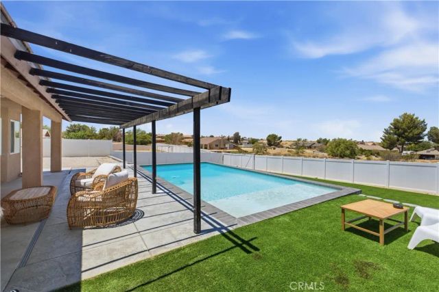 16346 Teton, Victorville, CA 92395