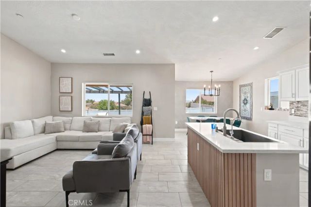 16346 Teton, Victorville, CA 92395
