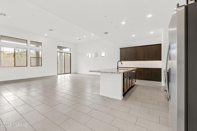 14699 N Blue Juniper Lane, Marana, AZ 85658