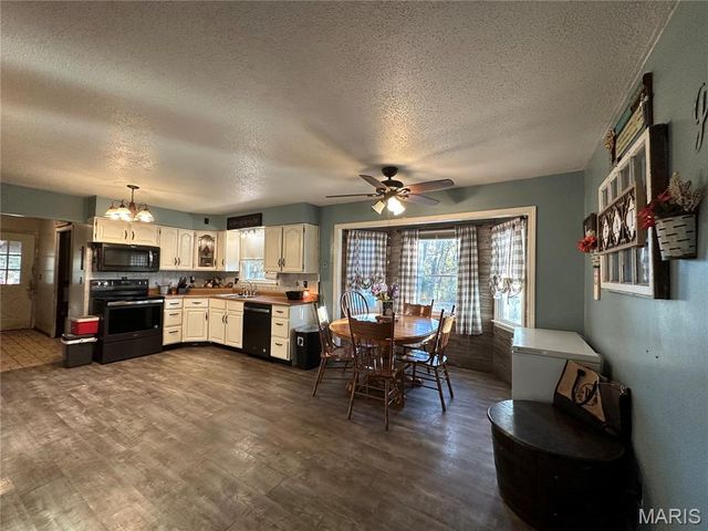 1867 Hecker Road, Owensville, MO 65066