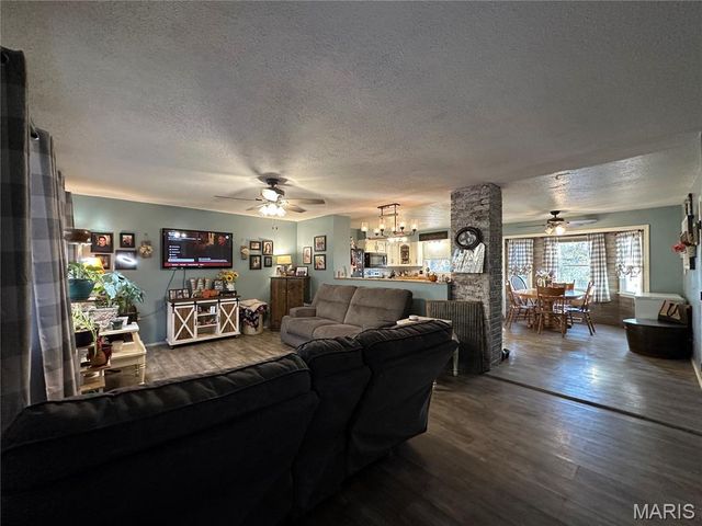 1867 Hecker Road, Owensville, MO 65066