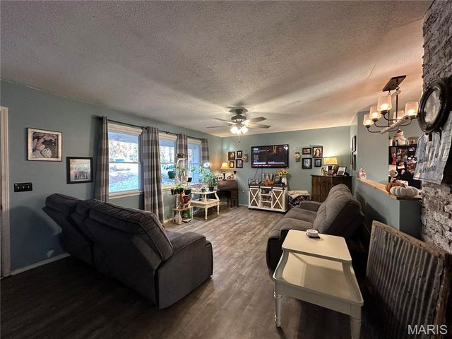 1867 Hecker Road, Owensville, MO 65066