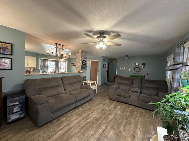 1867 Hecker Road, Owensville, MO 65066