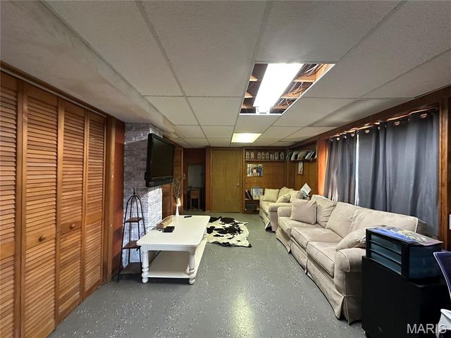 1867 Hecker Road, Owensville, MO 65066