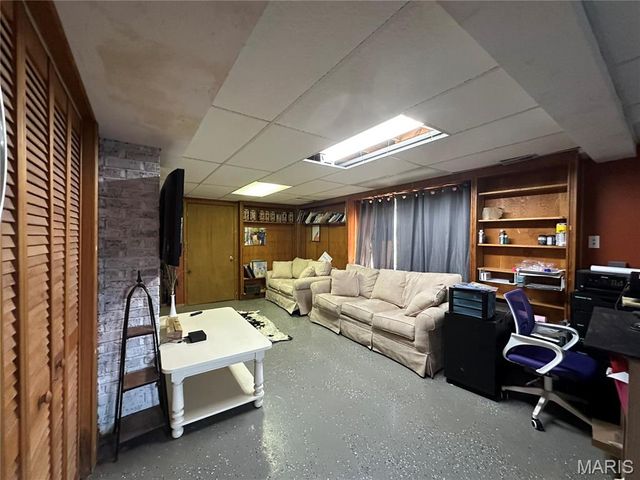 1867 Hecker Road, Owensville, MO 65066