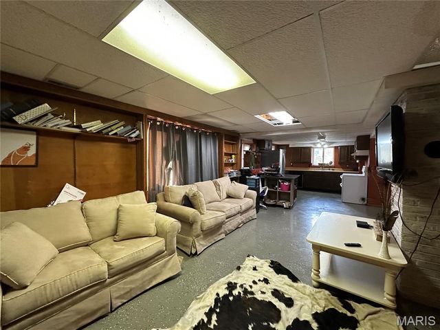 1867 Hecker Road, Owensville, MO 65066