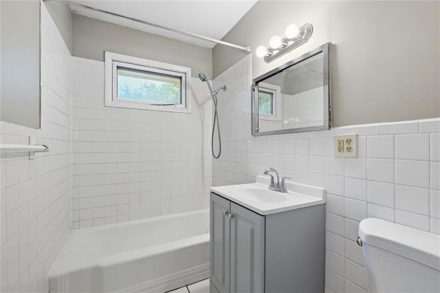 1001 Stafford Drive, Pleasant Hill, MO 64080