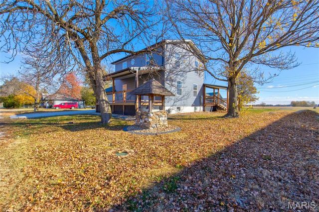 8 Maple Street, Moro, IL 62067