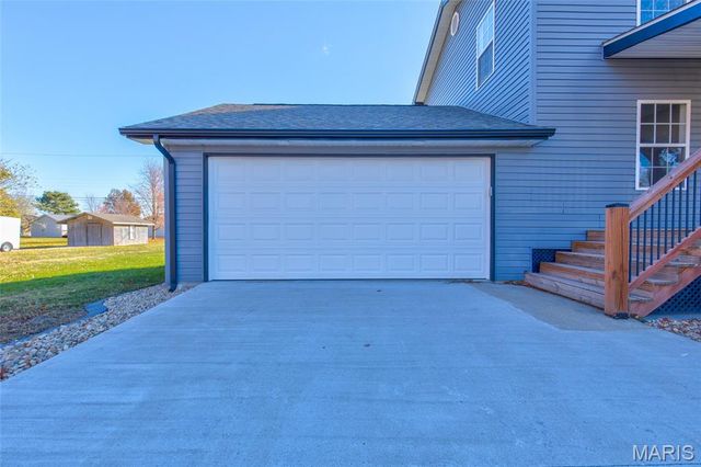 8 Maple Street, Moro, IL 62067