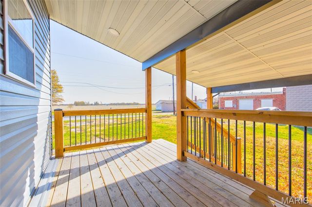 8 Maple Street, Moro, IL 62067