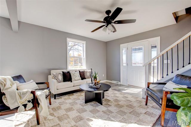 8 Maple Street, Moro, IL 62067