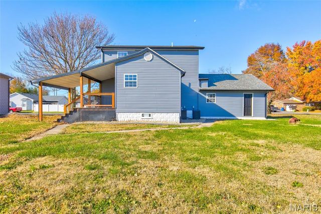 8 Maple Street, Moro, IL 62067