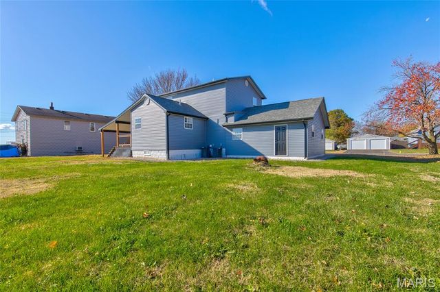 8 Maple Street, Moro, IL 62067