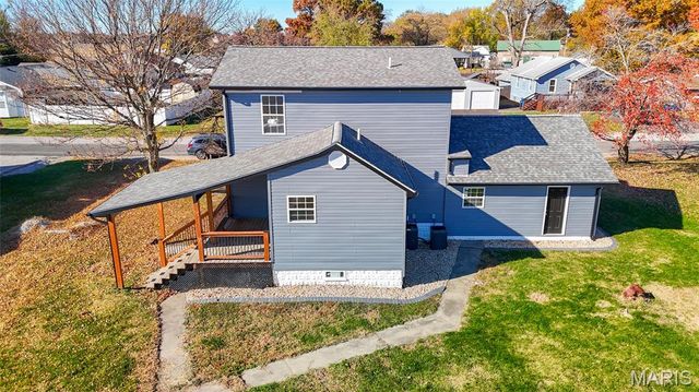 8 Maple Street, Moro, IL 62067