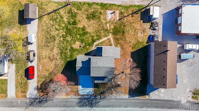 8 Maple Street, Moro, IL 62067