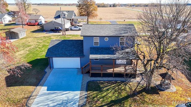 8 Maple Street, Moro, IL 62067