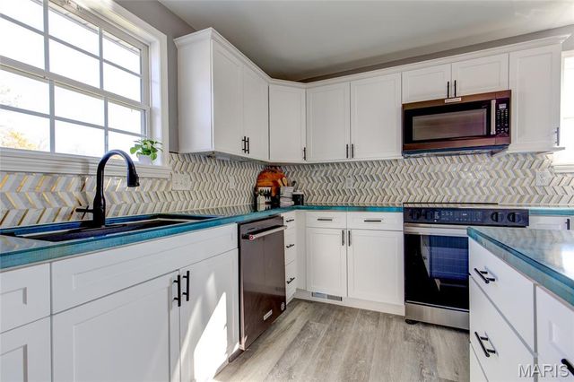 8 Maple Street, Moro, IL 62067