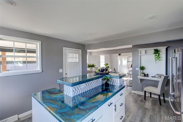 8 Maple Street, Moro, IL 62067