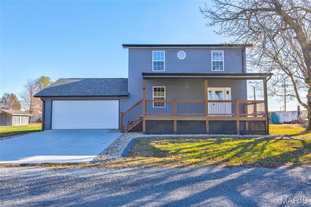 8 Maple Street, Moro, IL 62067