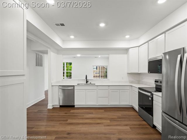 508 Village Lane, Milford, MI 48381