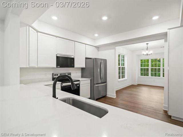 508 Village Lane, Milford, MI 48381