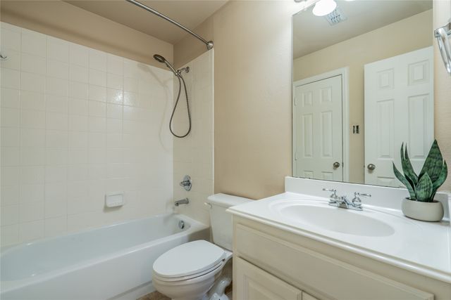 4115 Creek Hill Lane, Corinth, TX 76208