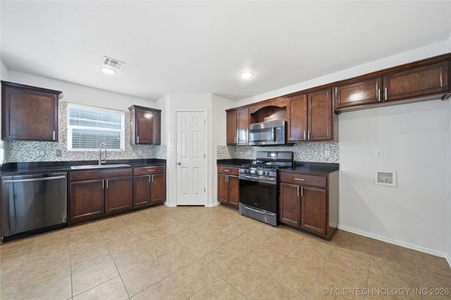 10701 N 152nd Avenue, Owasso, OK 74055