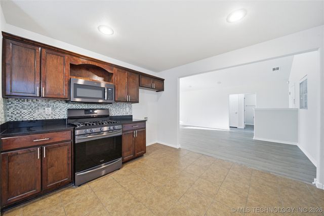 10701 N 152nd Avenue, Owasso, OK 74055