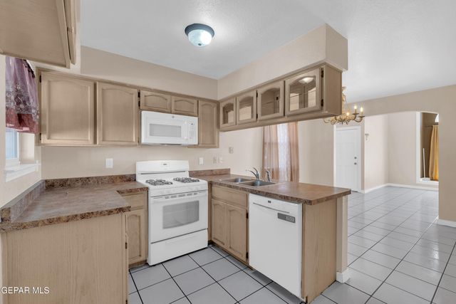 12085 Autumn Gate Drive, El Paso, TX 79936