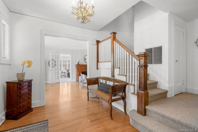 12 Cambridge Court, Larchmont, NY 10538