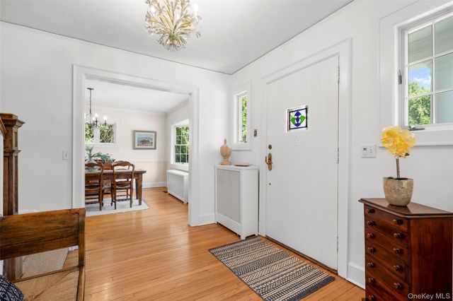 12 Cambridge Court, Larchmont, NY 10538