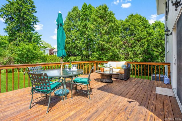 12 Cambridge Court, Larchmont, NY 10538